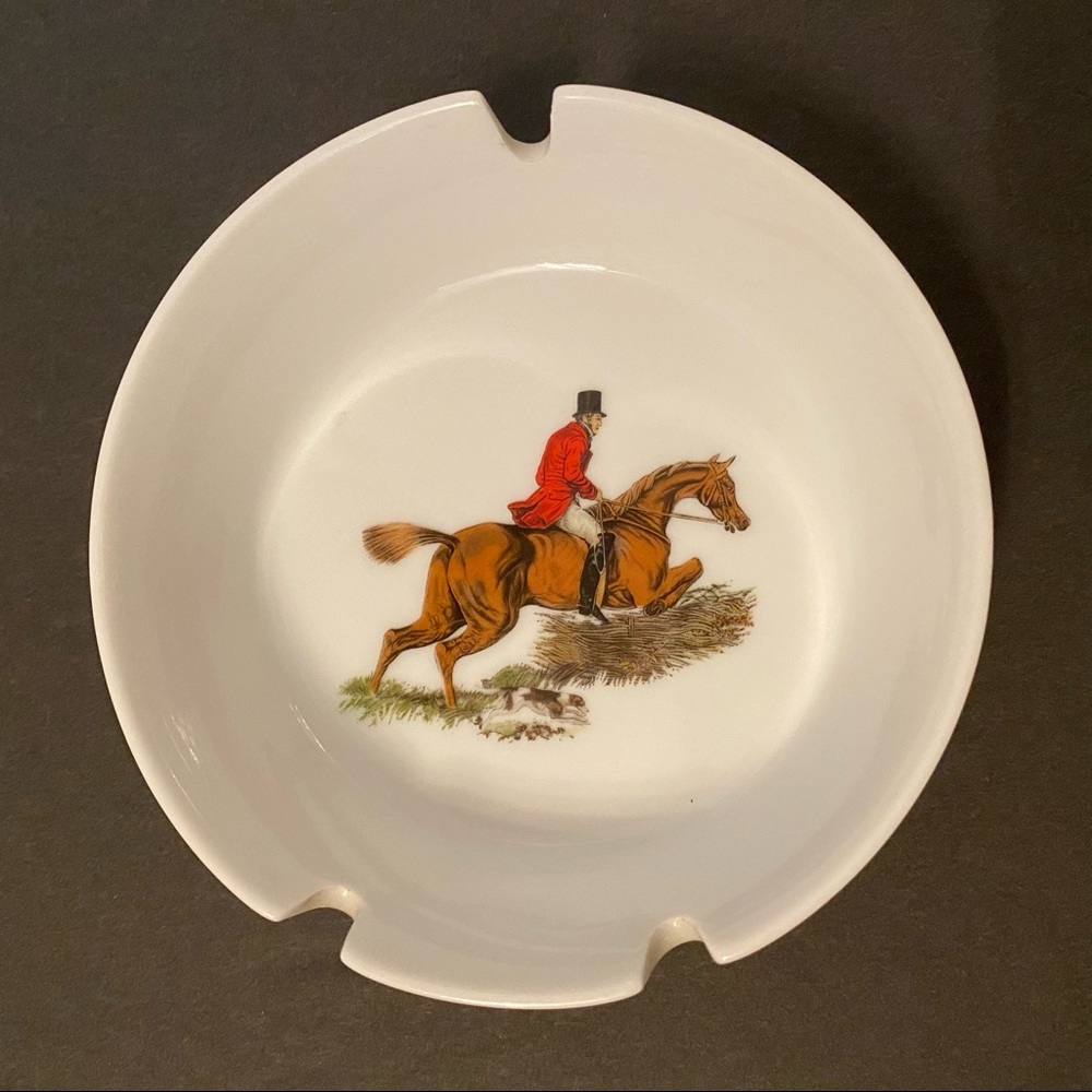 JON ANTON ENGLISH TRINKET DISH ASHTRAY HUNT SCENE WHITE BONE CHINA EQUESTRIAN